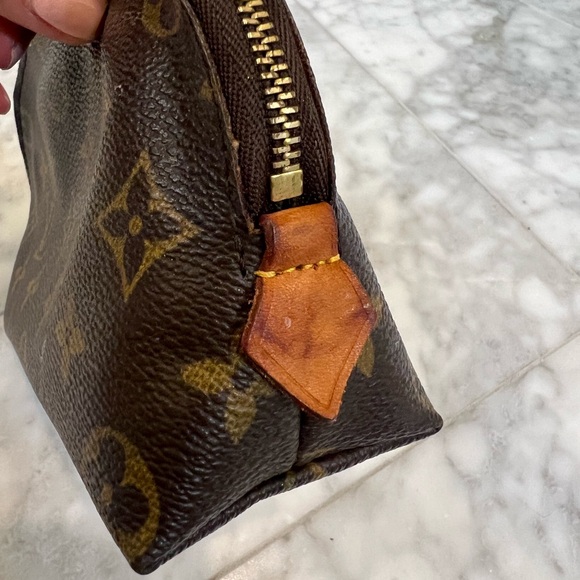 Authentic Louis Vuitton Monogram Canvas Compact Cosmetic Case - Picture 3 of 14